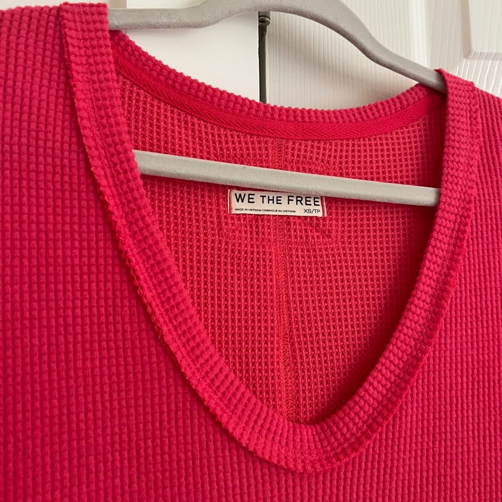 We The Free Free People Hot Pink Waffle Knit Thermal V-Neck Top XS/TP - Picture 3 of 6